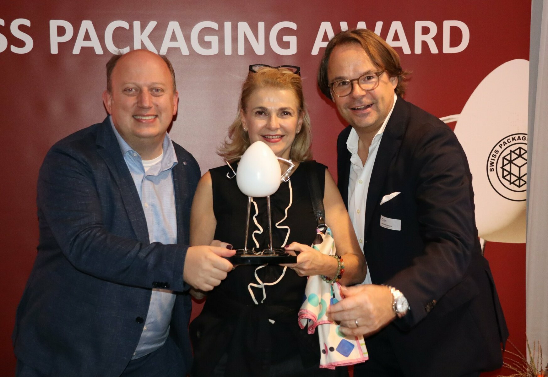 Image displays SÜDPACK Medica winning the Swiss Packaging Award for Pharmaguard